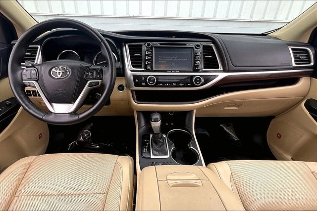 2016 Toyota Highlander Limited Platinum