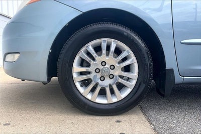 2010 Toyota SIENNA XLE
