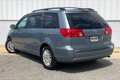 2010 Toyota SIENNA XLE