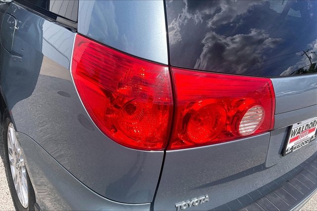 2010 Toyota SIENNA XLE