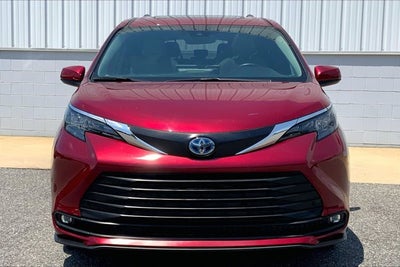 2025 Toyota Sienna XLE