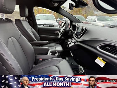 2026 Chrysler Pacifica Select