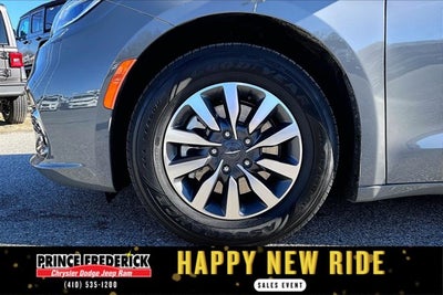 2023 Chrysler Pacifica Hybrid Touring L