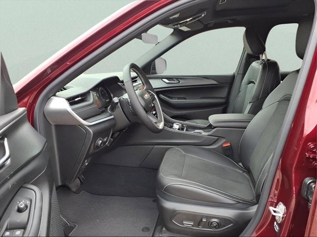 2025 Jeep Grand Cherokee LAR