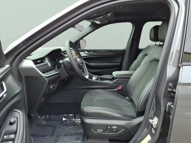 2025 Jeep Grand Cherokee LAR