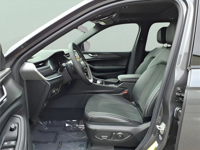 2025 Jeep Grand Cherokee LAR