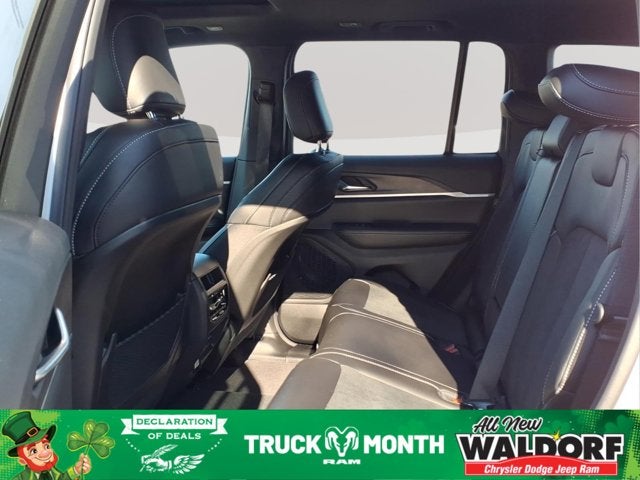 2026 Jeep Grand Cherokee Laredo Altitude