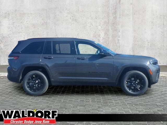 2026 Jeep Grand Cherokee Laredo Altitude