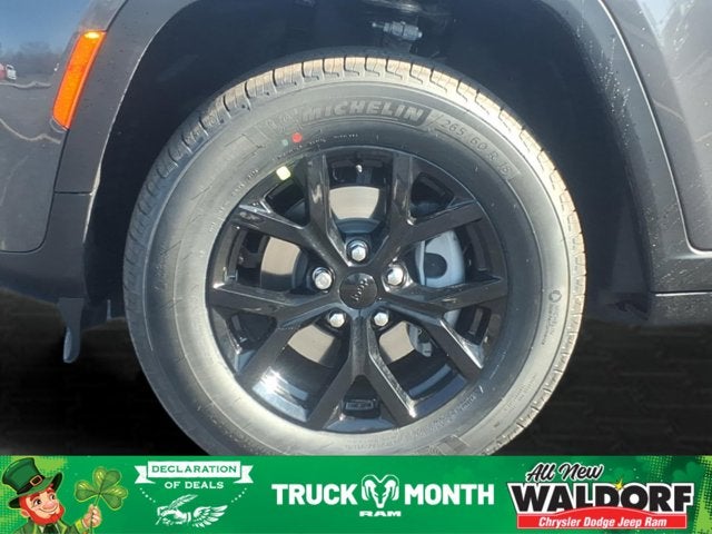 2026 Jeep Grand Cherokee Laredo Altitude