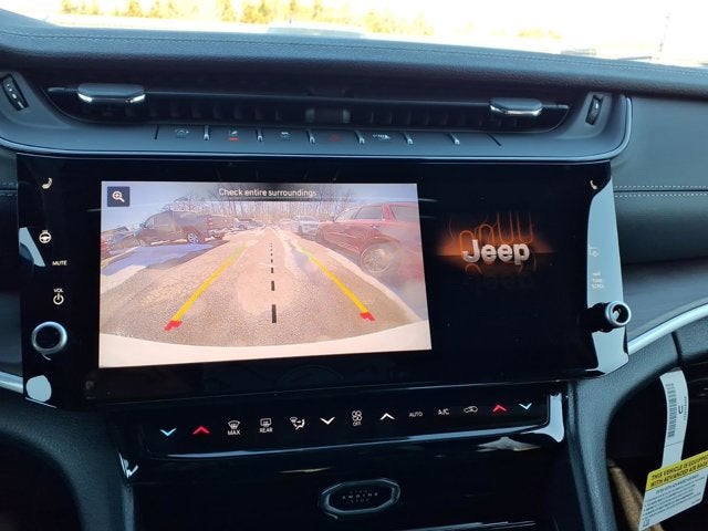 2026 Jeep Grand Cherokee Laredo Altitude