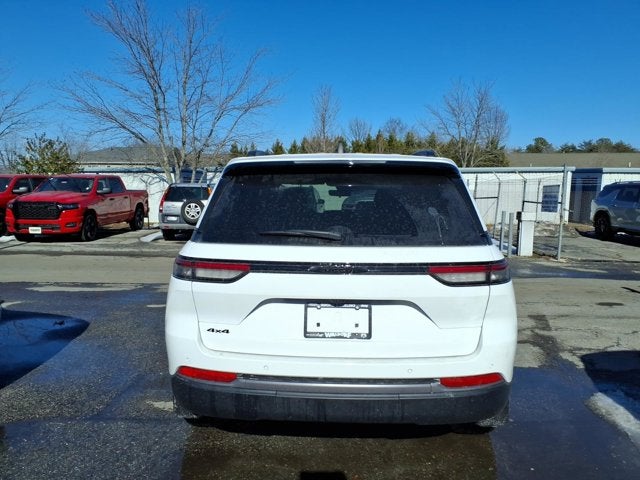 2026 Jeep Grand Cherokee Laredo Altitude