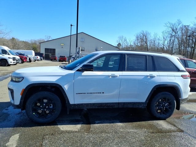 2026 Jeep Grand Cherokee Laredo Altitude
