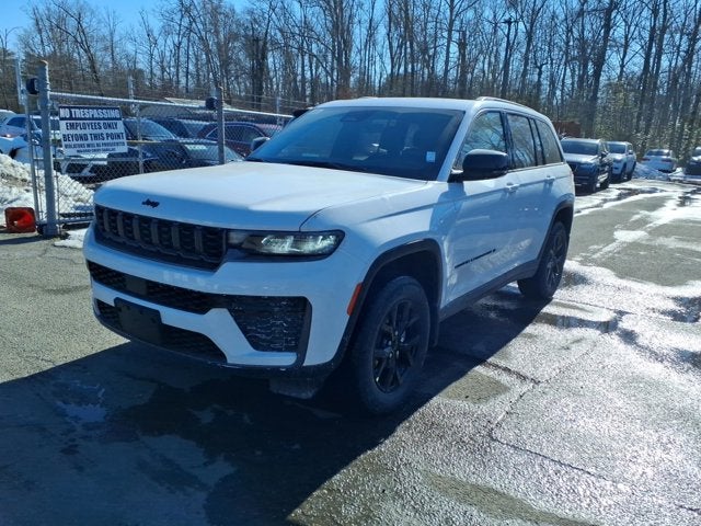 2026 Jeep Grand Cherokee Laredo Altitude