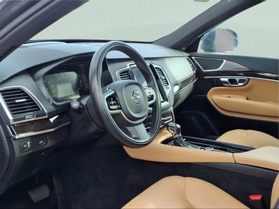 2019 Volvo XC90 Momentum