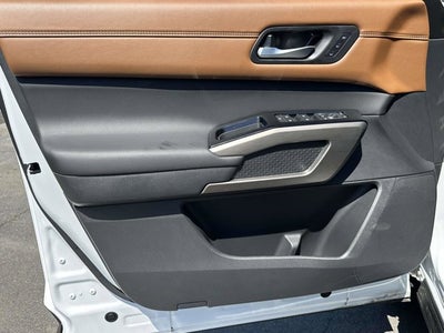 2025 Nissan Pathfinder Platinum