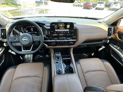 2025 Nissan Pathfinder Platinum