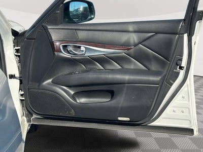 2017 INFINITI Q70 3.7