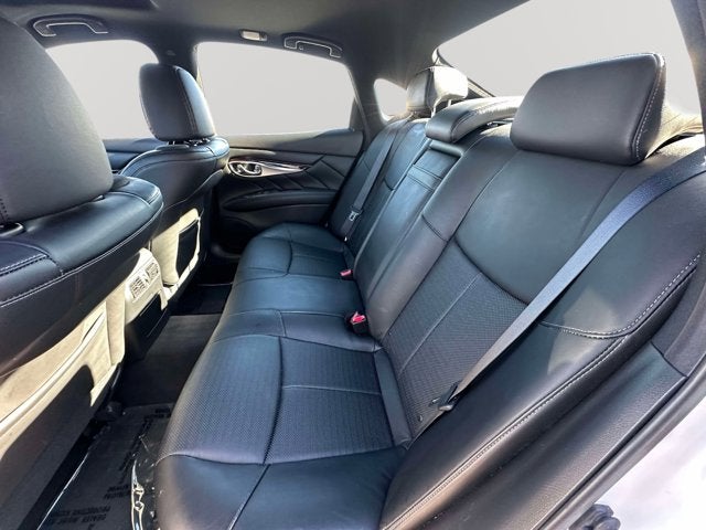 2017 INFINITI Q70 3.7