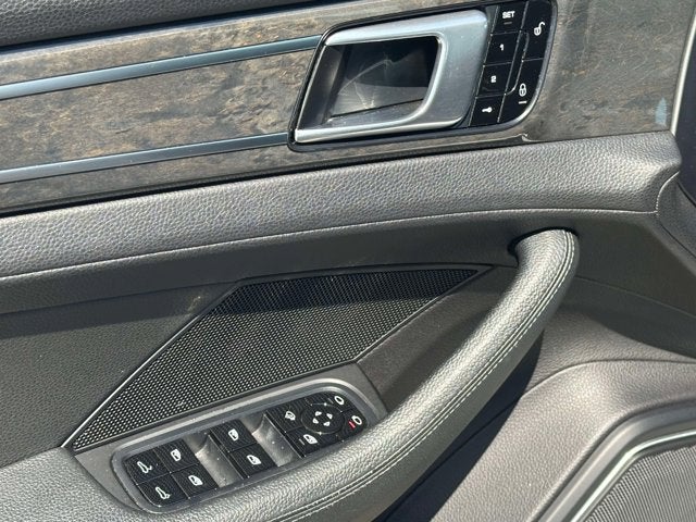 2018 Porsche Panamera Base