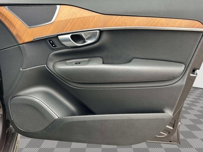 2024 Volvo XC90 Plus Bright Theme