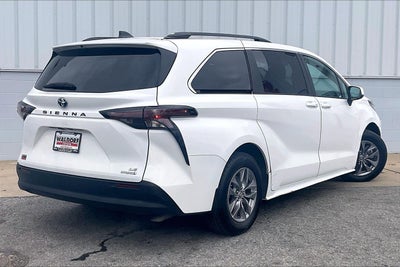 2023 Toyota Sienna LE