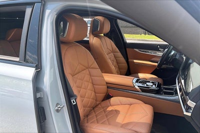 2024 BMW 7 Series 740i