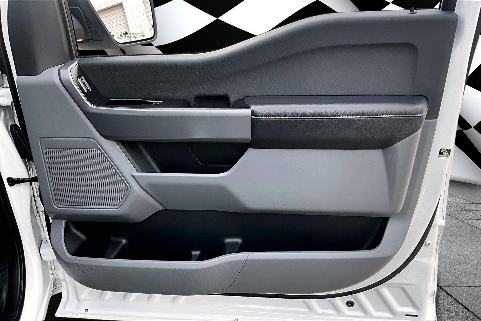 2025 Ford F-150 Lightning Pro