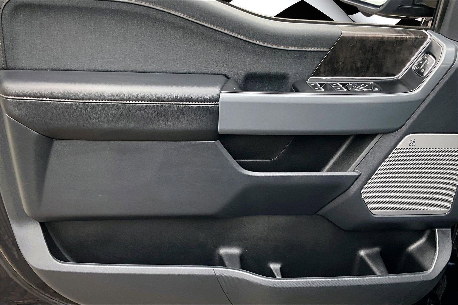 2023 Ford F-150 Lightning LARIAT