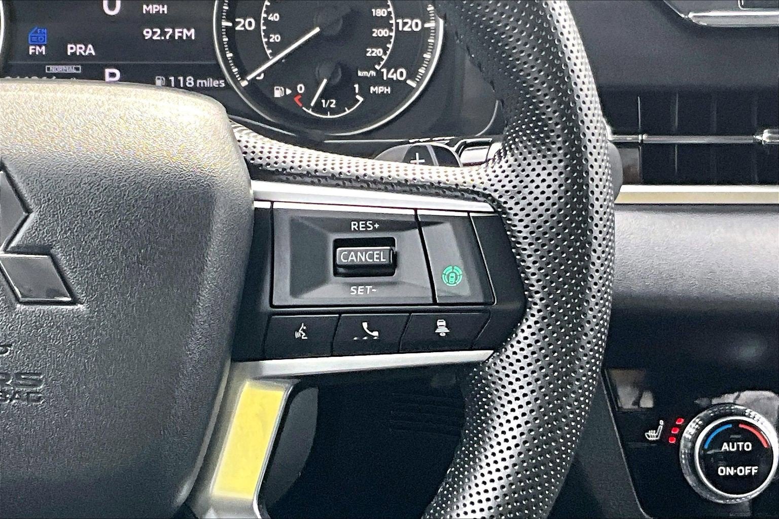 2023 Mitsubishi Outlander SE