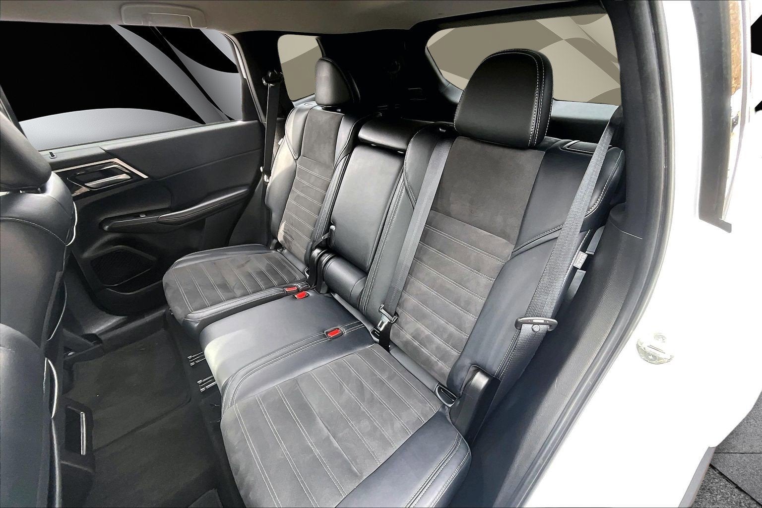 2023 Mitsubishi Outlander SE