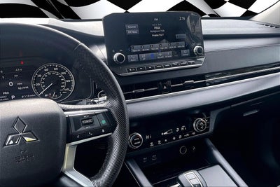 2023 Mitsubishi Outlander SE