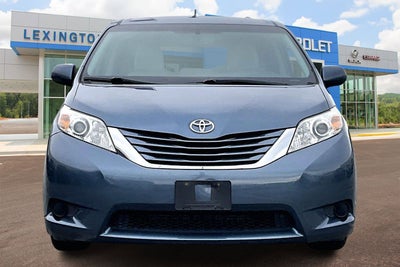 2017 Toyota Sienna LE Auto Access Seat